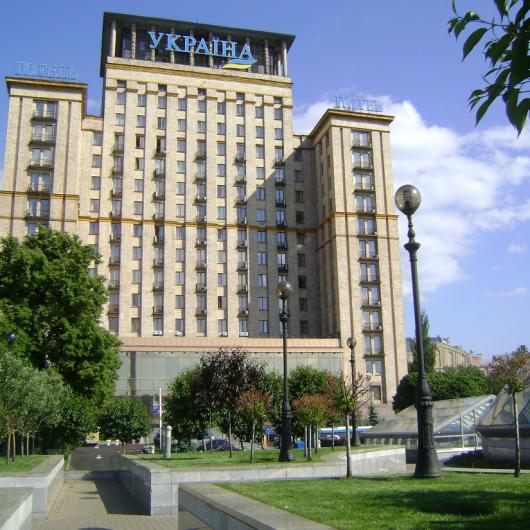 Остекление гостиницы "Украина"